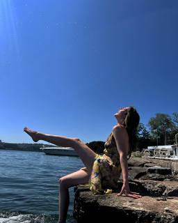 Melis Sezen feet photo thumbnail