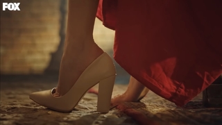 Melis Sezen feet photo thumbnail