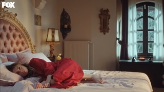 Melis Sezen feet photo thumbnail