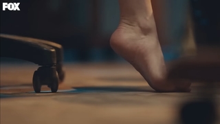 Melis Sezen feet photo thumbnail