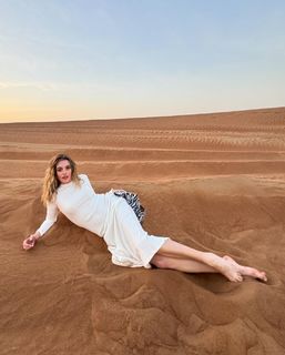Melis Sezen feet photo thumbnail