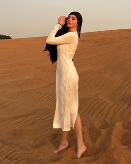 Melis Sezen feet photo thumbnail