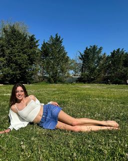 Melis Sezen feet photo thumbnail