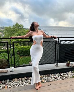 Melis Sezen feet photo thumbnail