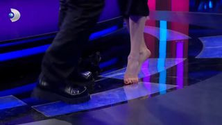Melis Sezen feet photo thumbnail