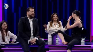 Melis Sezen feet photo thumbnail