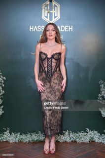 Melis Sezen feet photo thumbnail