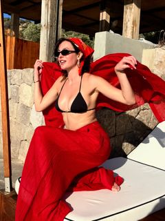 Melis Sezen feet photo 3
