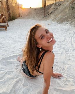 Melisa Döngel feet photo thumbnail