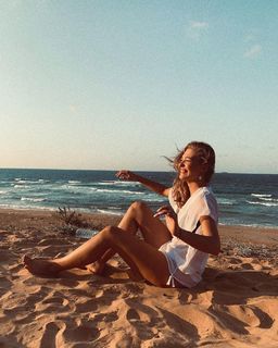 Melisa Döngel feet photo thumbnail