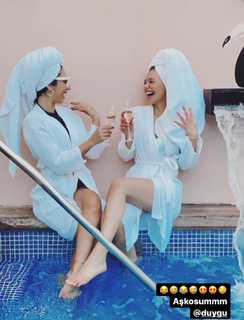 Melisa Döngel feet photo thumbnail