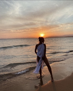 Melisa Döngel feet photo thumbnail