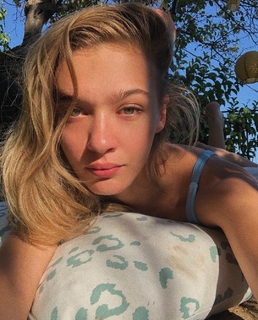 Melisa Döngel feet photo thumbnail