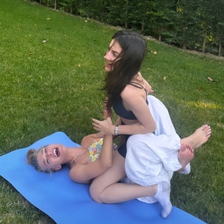 Melisa Döngel feet photo thumbnail