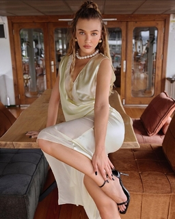 Melisa Döngel feet photo thumbnail