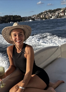 Melisa Döngel feet photo thumbnail