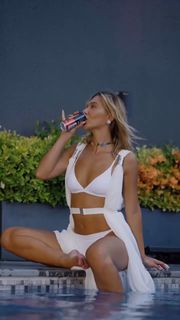 Melisa Döngel feet photo thumbnail