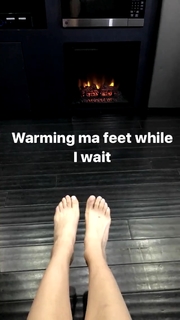 Melissa Barrera feet photo thumbnail