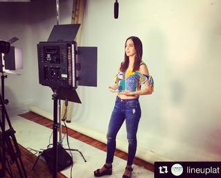 Melissa Barrera feet photo thumbnail