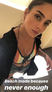 Melissa Barrera feet photo thumbnail
