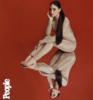 Melissa Barrera feet photo thumbnail