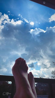 Melissa Barrera feet photo thumbnail
