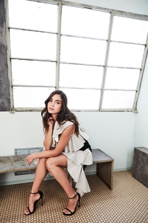 Melissa Barrera feet photo thumbnail