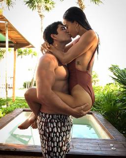 Melissa Barrera feet photo thumbnail