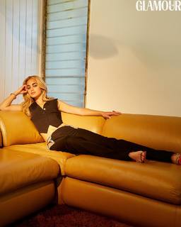 Melissa Barrera feet photo thumbnail