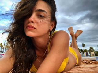 Melissa Barrera feet photo thumbnail