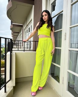 Melissa Barrera feet photo thumbnail