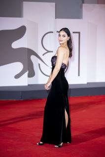Melissa Barrera feet photo thumbnail