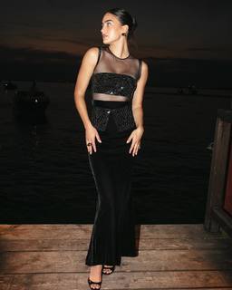 Melissa Barrera feet photo thumbnail