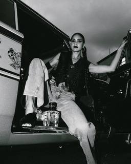 Melissa Barrera feet photo thumbnail