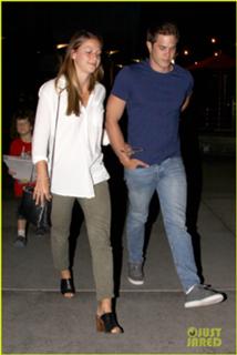 Melissa Benoist feet photo thumbnail