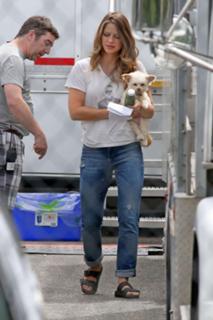 Melissa Benoist feet photo thumbnail