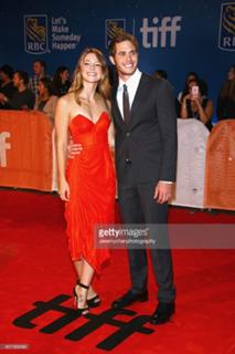 Melissa Benoist feet photo thumbnail