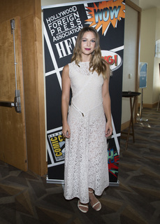 Melissa Benoist feet photo thumbnail