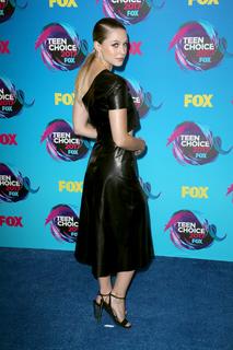 Melissa Benoist feet photo thumbnail