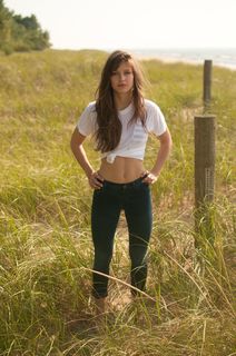 Melissa Benoist feet photo thumbnail