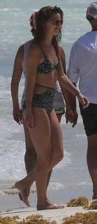 Melissa Benoist feet photo thumbnail