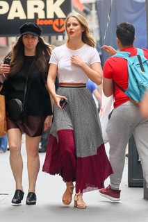 Melissa Benoist feet photo thumbnail