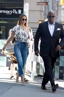 Melissa Benoist feet photo thumbnail