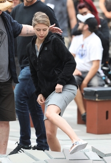 Melissa Benoist feet photo thumbnail