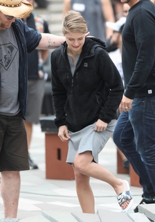 Melissa Benoist feet photo thumbnail