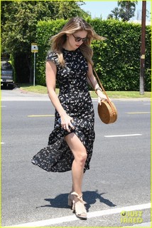 Melissa Benoist feet photo thumbnail