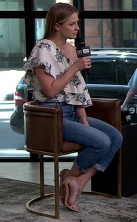 Melissa Benoist feet photo thumbnail