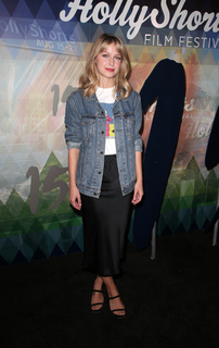 Melissa Benoist feet photo thumbnail