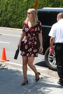 Melissa Benoist feet photo thumbnail