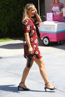 Melissa Benoist feet photo thumbnail